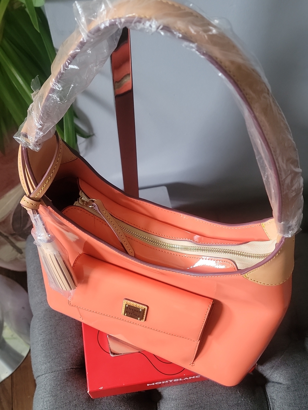 🧡DOONEY & BOURKE ORANGE PATENT LEATHER HOBO SHOULDER BAG - Picture 10 of 10